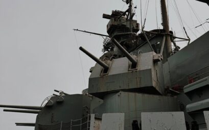 anti aircraft guns of the museum ship